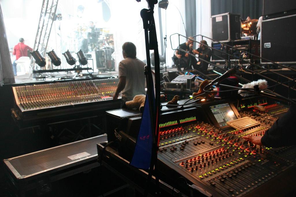 050929_0947_lf9_eos20d_lille-zenith